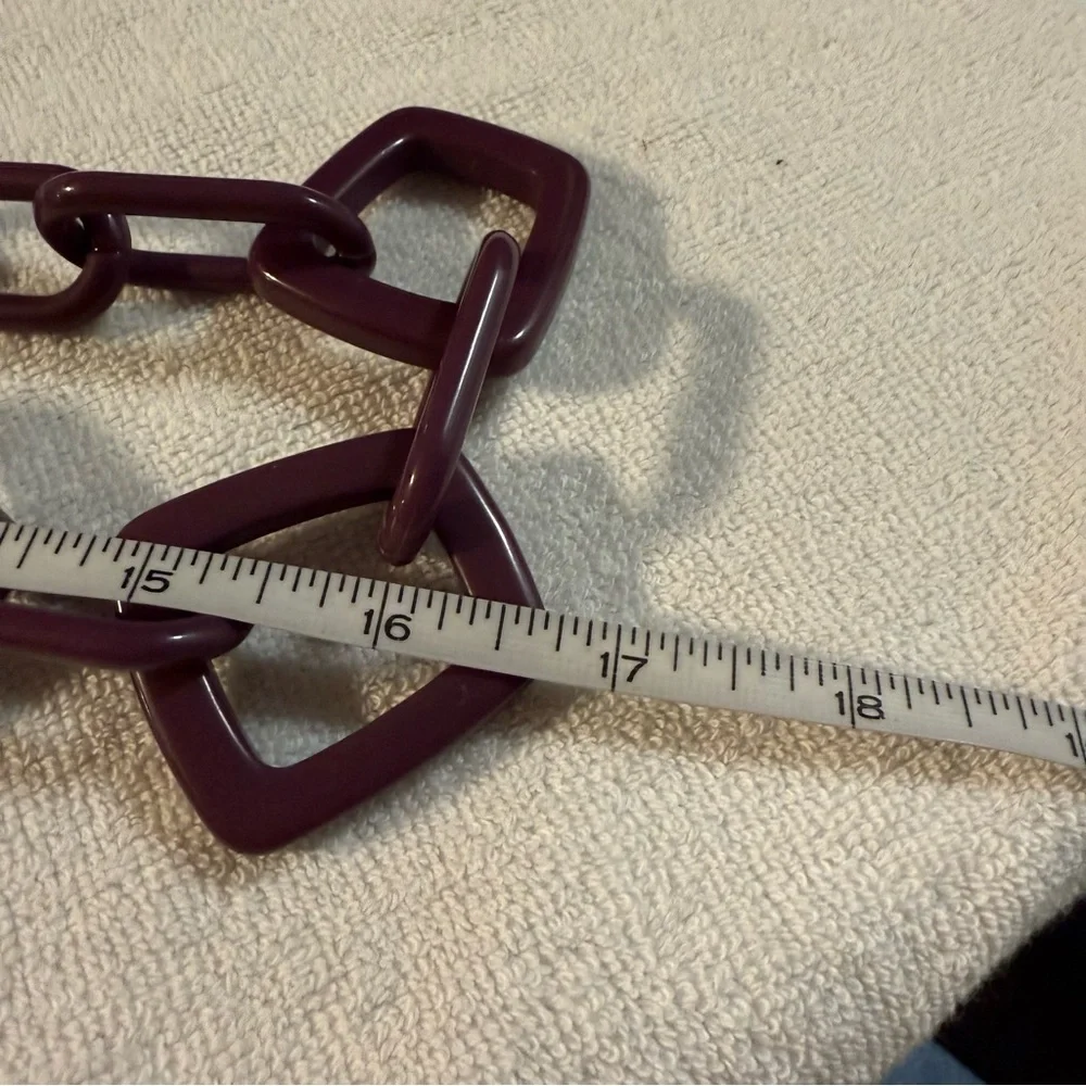 Avon “Linked in”Plum Chain Necklace plastic large links NIB 2008